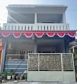 Rumah 2 Lantai Siap Huni, Lokasi Strategis dan Harga Terbaik!