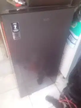 Kulkas 1 pintu merk AQUA normal siap pakai dingin beku nego tipis