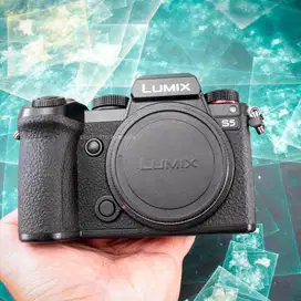 Panasonic Lumix S5 Body. Fullset Like New. sc 4rb. Lumix DC-S5
