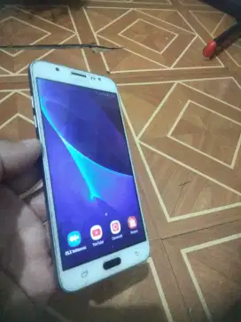 Samsung j7 2016 ( msh mulus )