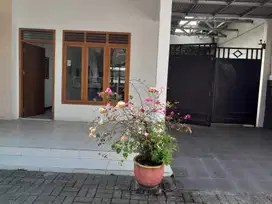 Disewakan Rumah Besar Tengah Kota Sidoarjo Nol Jalan