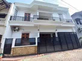 ‼️MURAH‼️Rumah 2 Lantai diPerum Jambangan Surabaya.