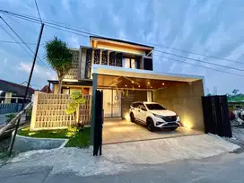 RUMAH 2 LANTAI MODERN LOKASI STRATEGIS DI PURWOMARTANI