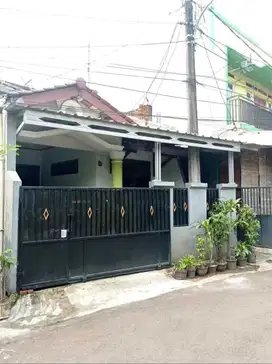 Rumah Bagus di Tanah Kusir Bendi Jaksel dekat Toll Veteran Stasiun