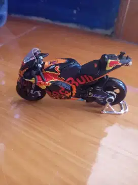 Maisto miniatur motor balap