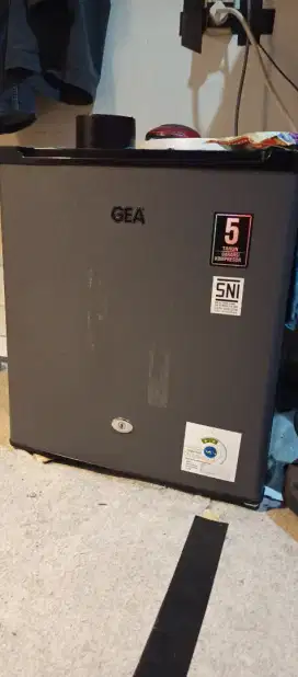 Kulkas portable merk GEA