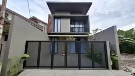 RUMAH 2 LANTAI DEKAT UGM & UNY FULLY FURNSIH