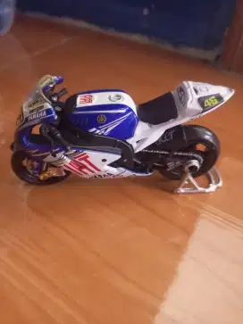 Maisto miniatur motor balap