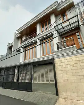 Rumah Dijual Cipete, Kebayoran Baru. UNIT BARU, Spek Premium - NEGO