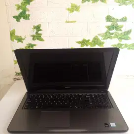 Dell  Inspiron 5567 core i7 Amd R7 @4Gb 8/256 Gb