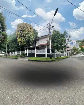 RUMAH 2 LANTAI HARGA MENDEKATI NJOP POSISI HEOK DI PONDOK INDAH