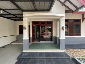 Di Sewakan Rumah Cantik Siap Huni. Raffles Hills Cibubur.