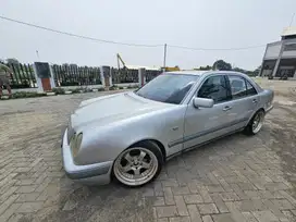 Mercedes-Benz E230 1996 Bensin