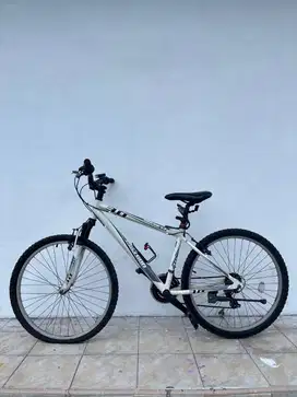 SEPEDA POLYGON MONARCH 3.0