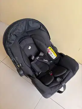 Joie Infant Carseat newborn