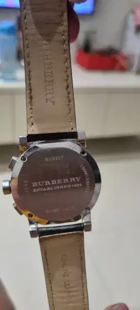 Jam tangan pria Burberry second