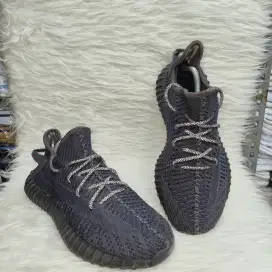 Sepatu Sneakers Adidas Yeezy Boost 350 V2 Black Original Second Brand