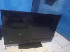 Lcd tv merk LG 32inc berikut setbox dan antena tinggal nonton