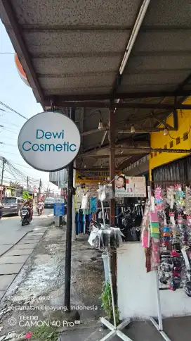 KARYAWAN TOKO KOSMETIK