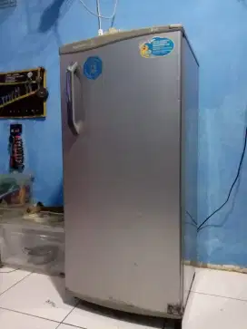 Kulkas 1pintu merek LG masih orisinil