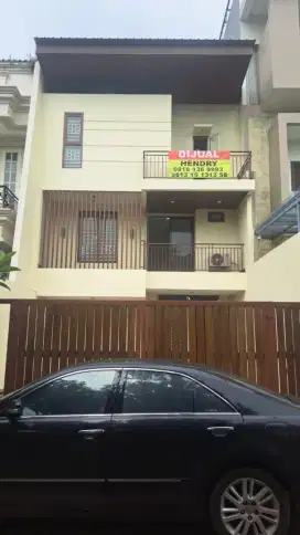 Dijual Cepat dan Murah Rumah Camar Elok PIK 3 lantai SHM