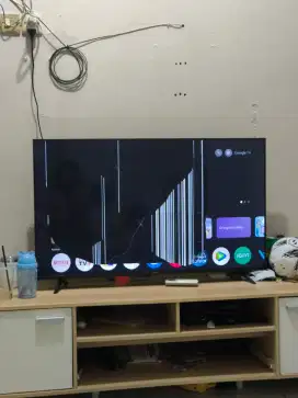 Tv xiaomi 43 inch pecah terkena pukul