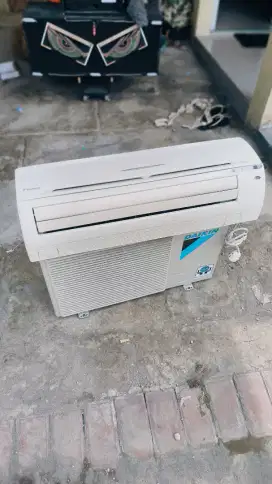 AC Daikin bekas