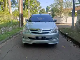 Kijang Innova v mt 2005 silver