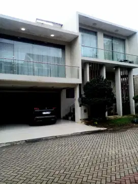 Dijual rumah siap huni di Kebayoran Bintaro