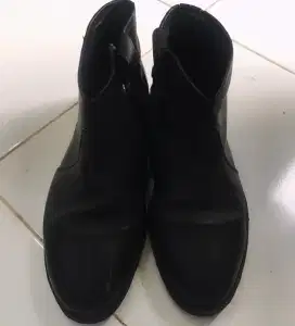 Sepatu kulitnya size 42-43 original