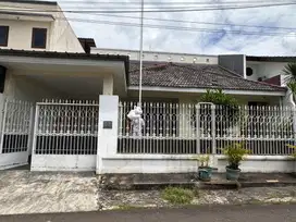 Rumah Nyaman 1 LT di Jl Cendrawasih Bintaro Jakarta Selatan
