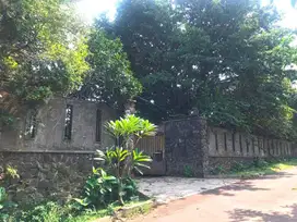 Rumah 1 Lantai Halaman Luas di Jl Garuda Komp Megapolitan Cinere