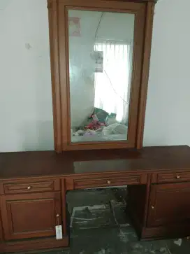 Dijual Meja Rias ( bukan Jati)