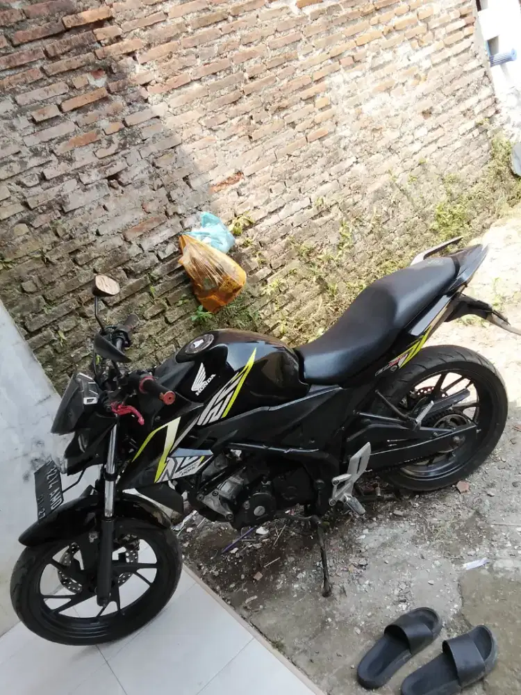 Bu cb 150 R  th 2017. Aeal
