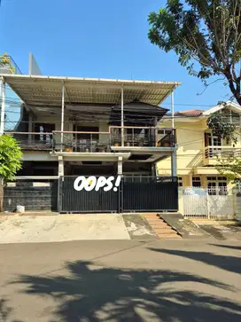 DISEWA RUMAH JANUR ELOK UKU 9X18 LOKASI STRATEGIS 2 LANTAI JL LEBAR