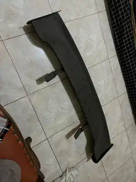 Spoiler mobil hatchback