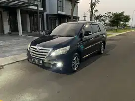 Innova V Diesel AT 2015