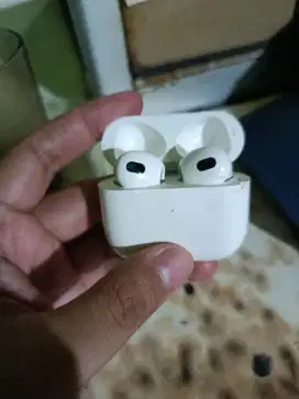 Apple AirPods generasi ke-3