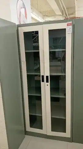 Lemari kabinet metal