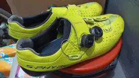 Sepatu cleat Shimano RC900