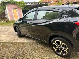 Honda HR-V SE 1.5 CVT Hitam 2022