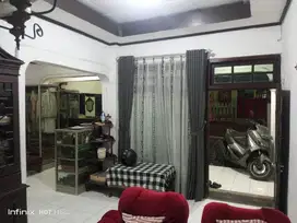 Rumah Bagus plus Ruang usaha Strategis Pasar Kliwon Solo