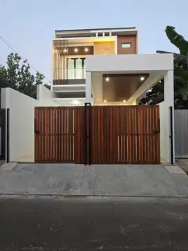 Rumah baru ada taman di belakang rumah dalam komplek duren sawit