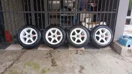 R15 TE37SL pcd 4x100/114
Ban sprt baru
Et35 , lebar 7rata body