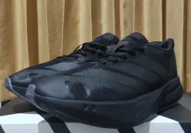Sepatu Running Adidas size 43