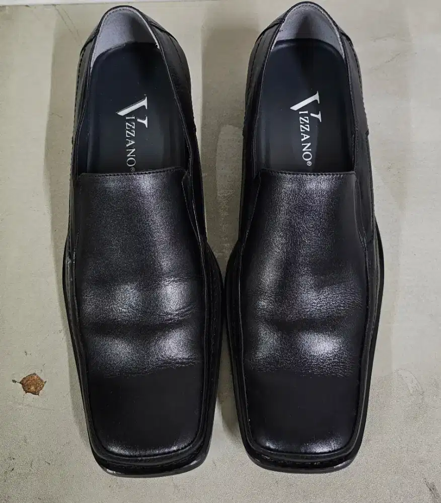 Jual sepatu pantofel kulit warna hitam Vizzano, ukuran 39.