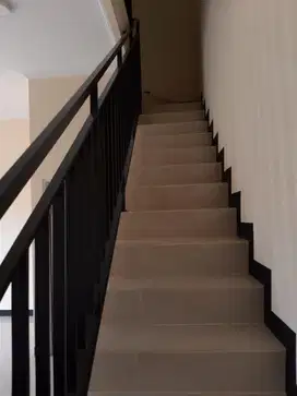 Rumah 2 lantai baru  dijual cepat sisa tingal tiga unit lagi