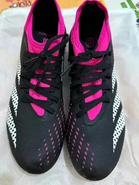 Sepatu Bola Adidas Predator