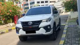Toyota fortuner vrz trd sportivo 2018 putih diesel