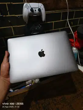 MacBook Pro 2019 Touchbar 8/256Gb Mulus Normal Siap Pakai